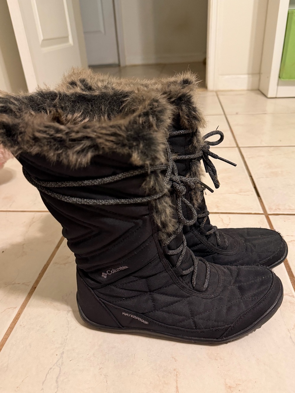 Columbia women’s omni heat lace up winter boots